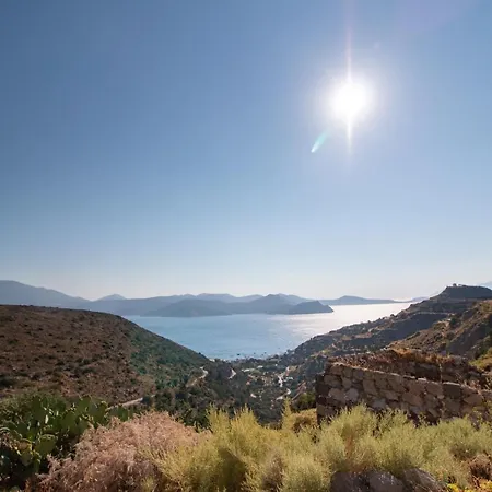Lukianos House بيت للعطل تريبيتي